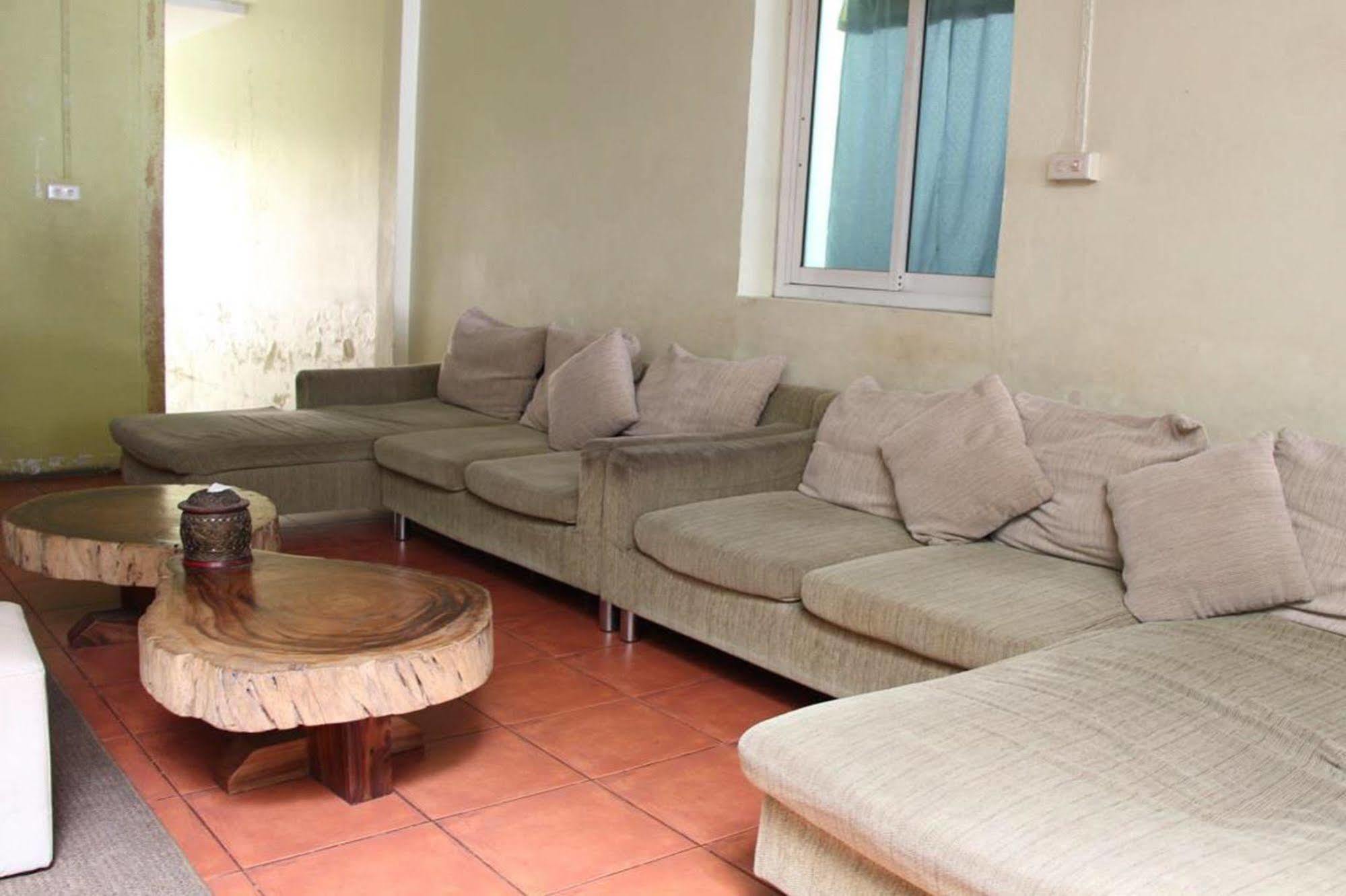 Hotel Oyo 1054 Backpacker 2*