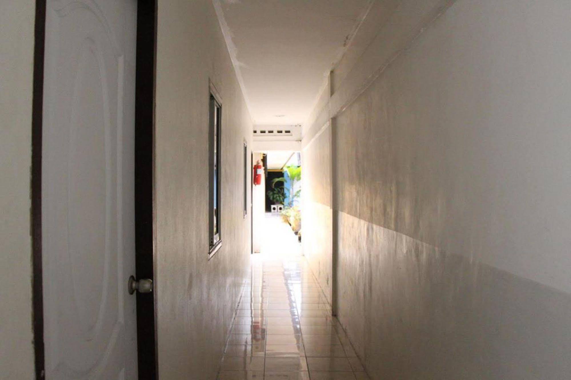 Oyo 1054 Backpacker Phuket