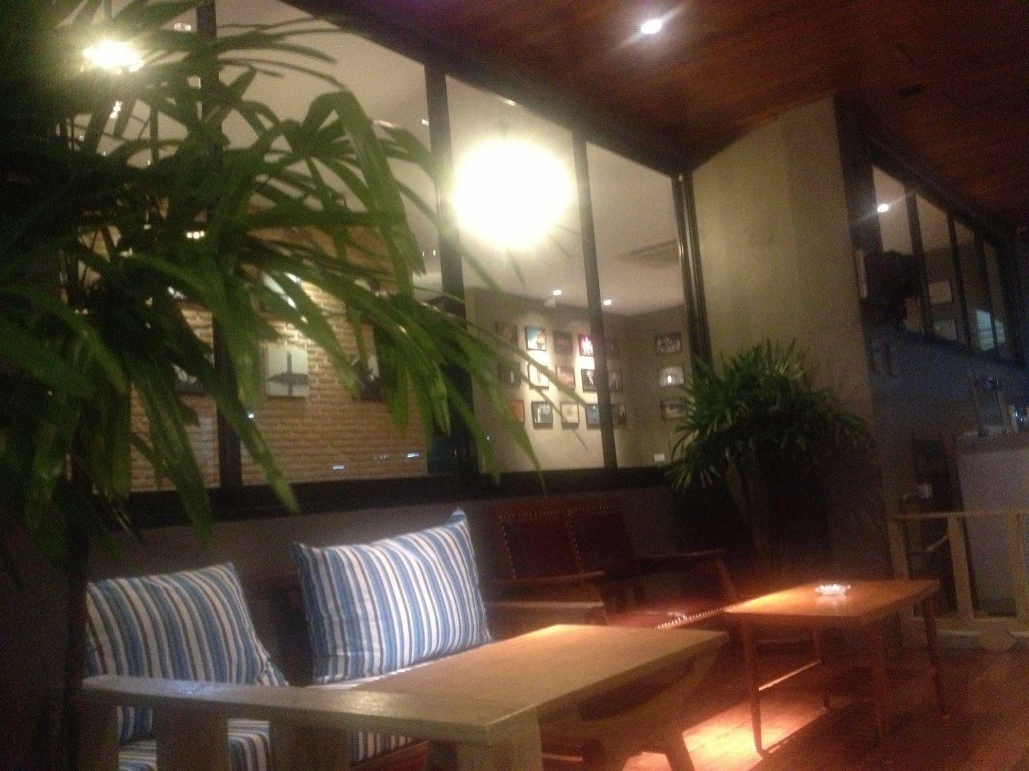 Dfeel House Albergue