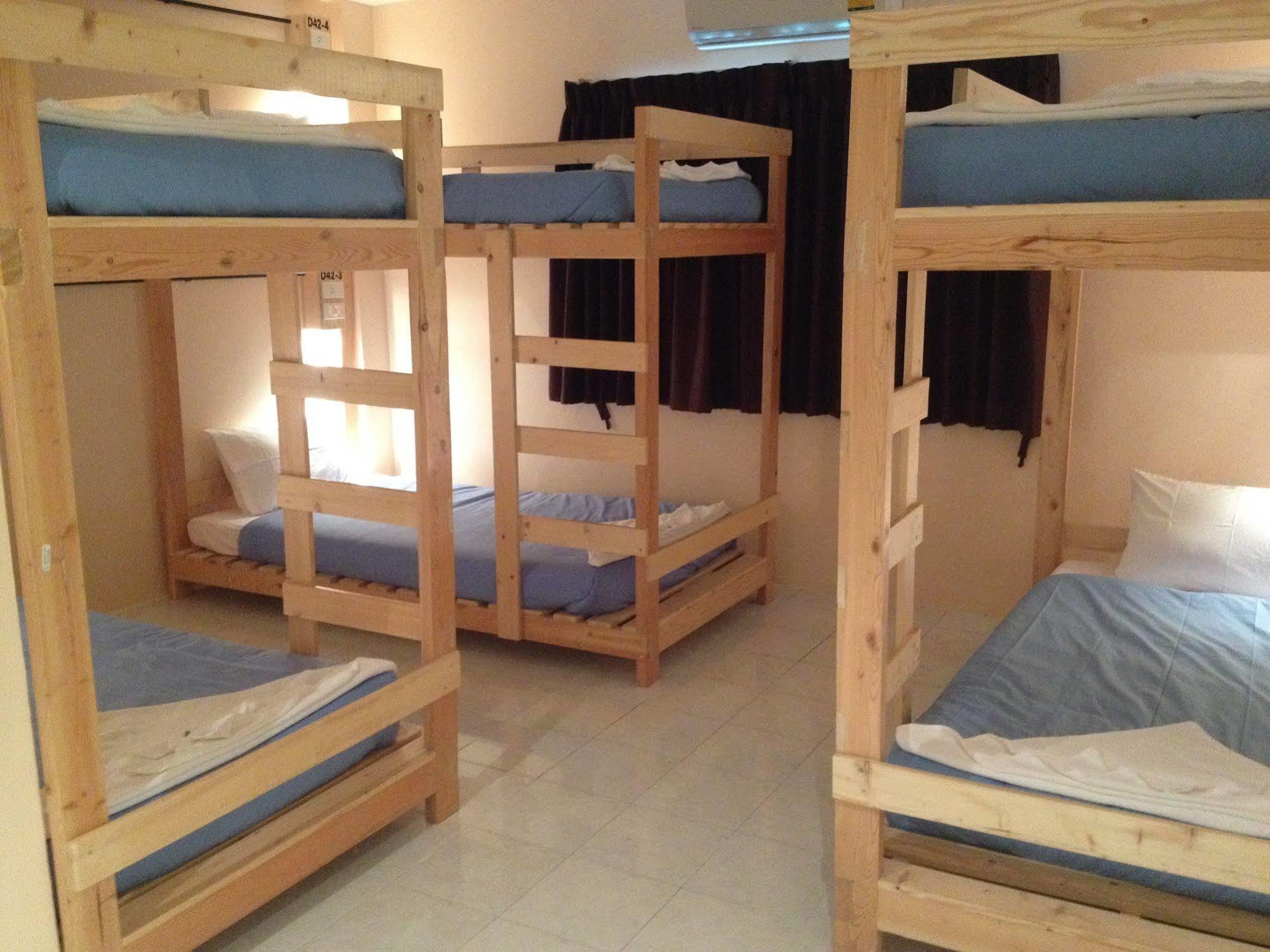 Albergue Dfeel House