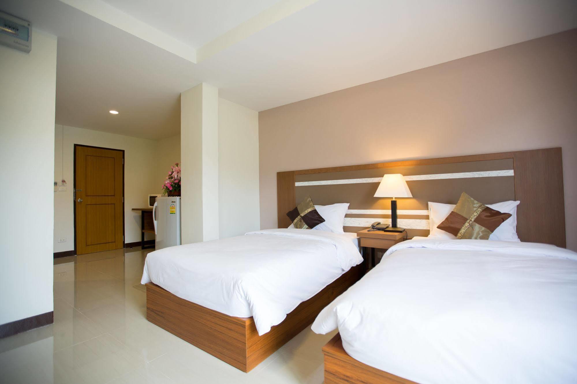 Pool House Aparthotel 3*