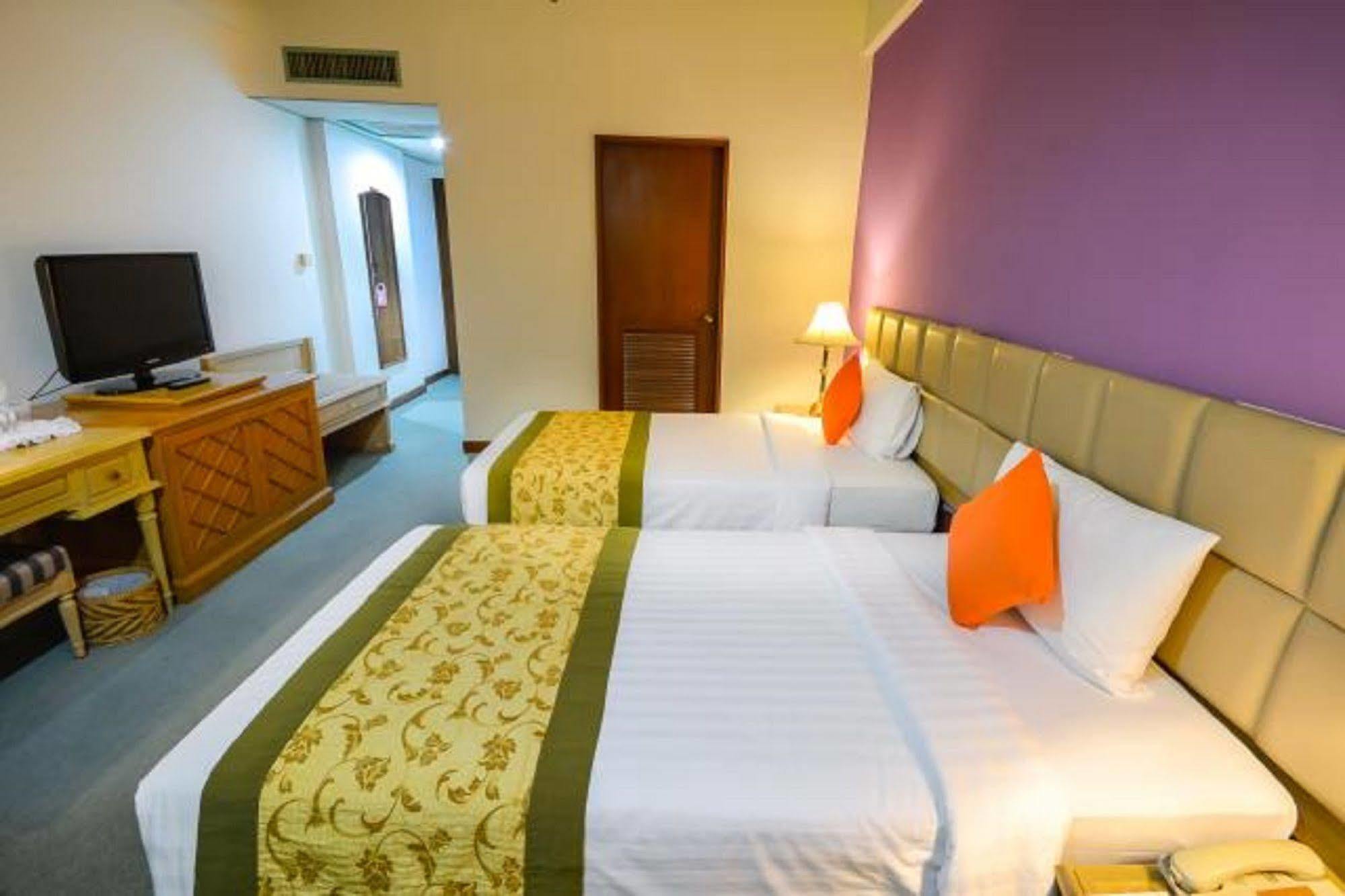 Courtyard By Marriott Town 4*