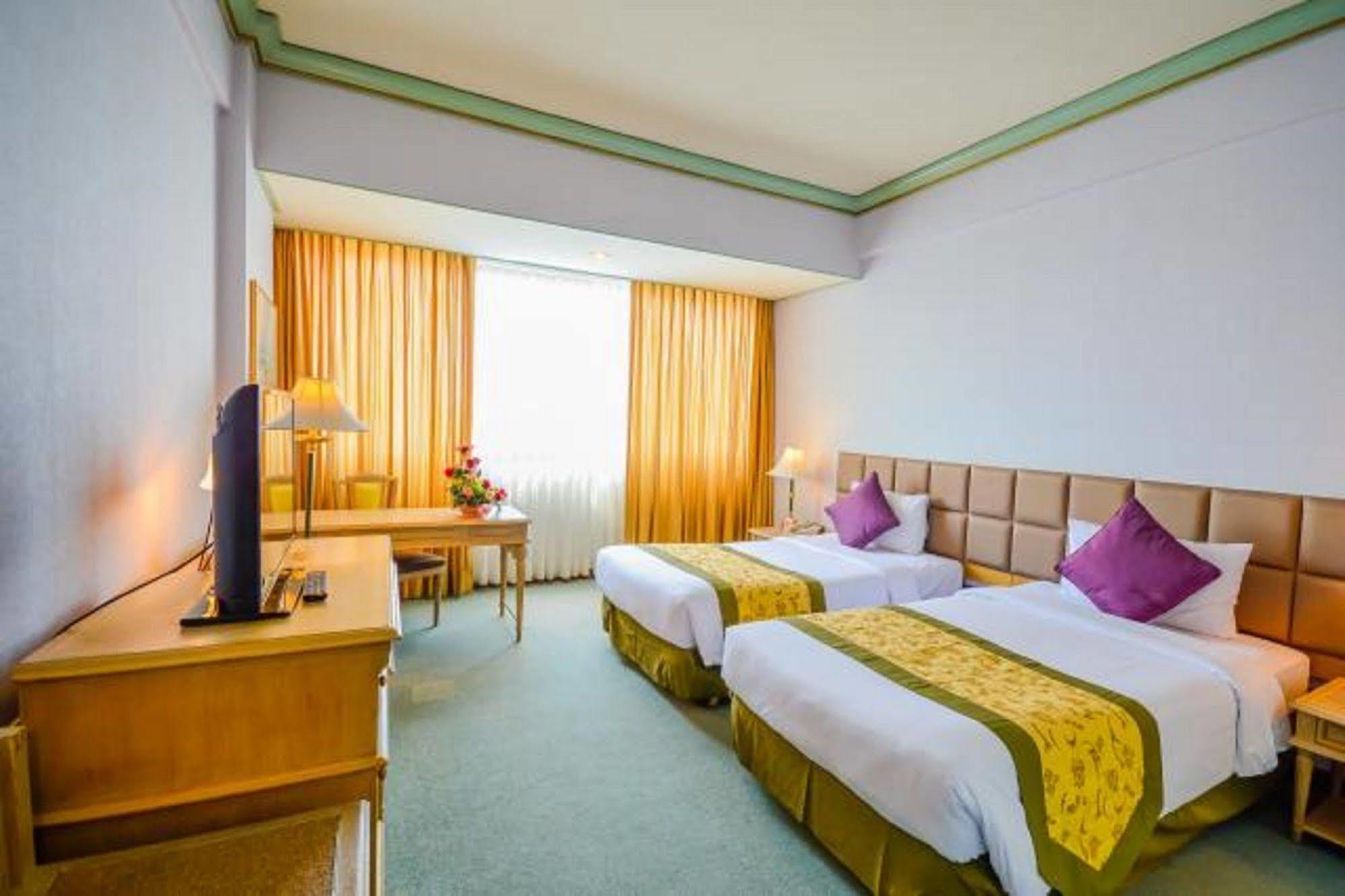 Hotel Courtyard By Marriott Town 4*