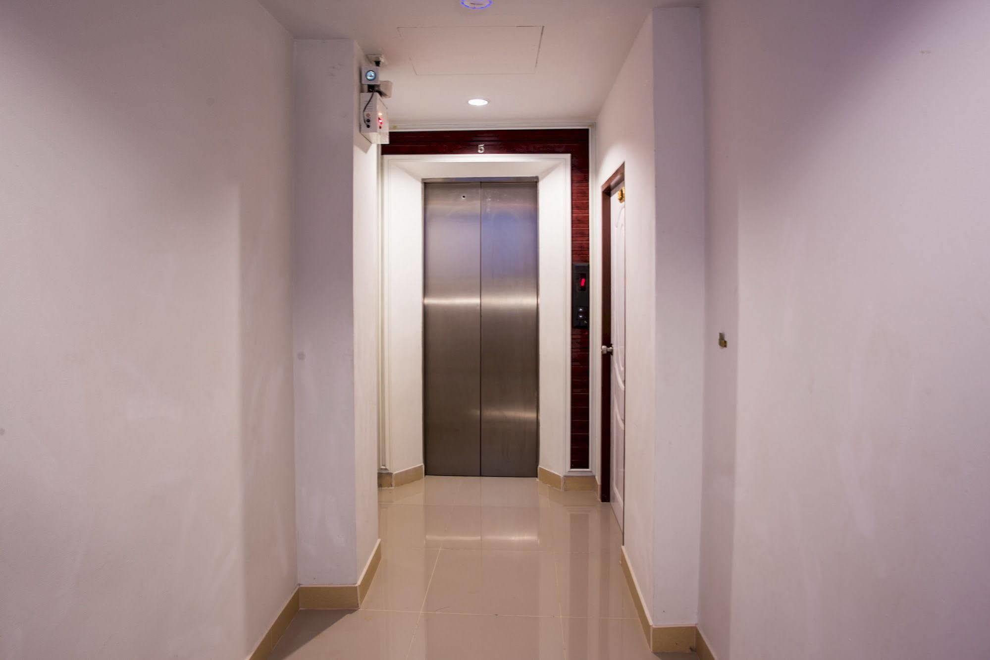 Oyo 996 Phunara Hotel 2*