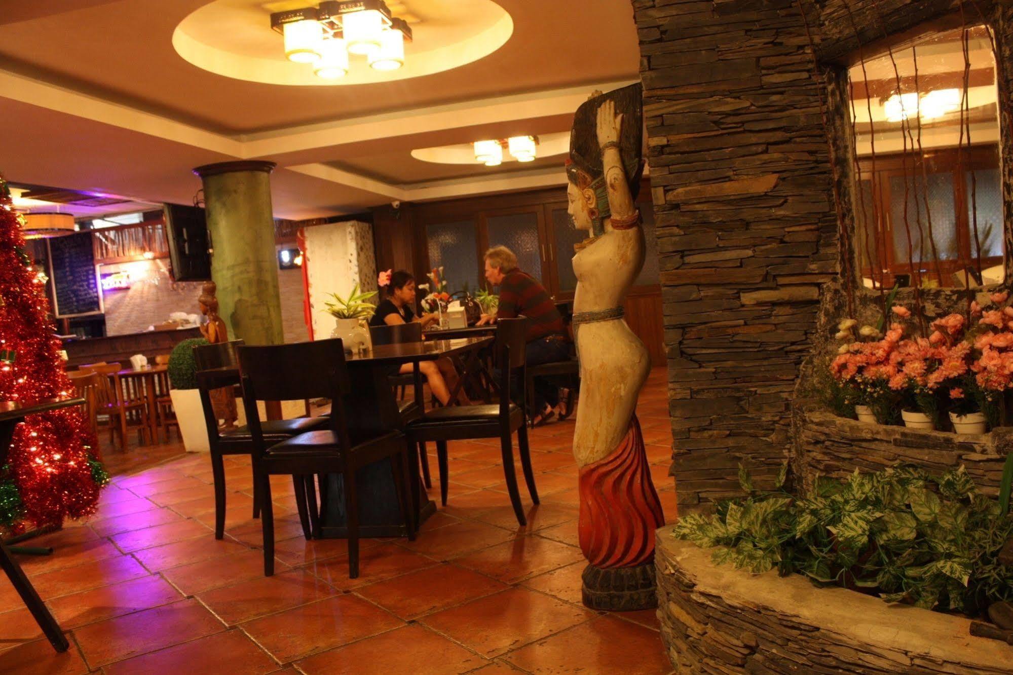 Opal House & Restaurant 2*