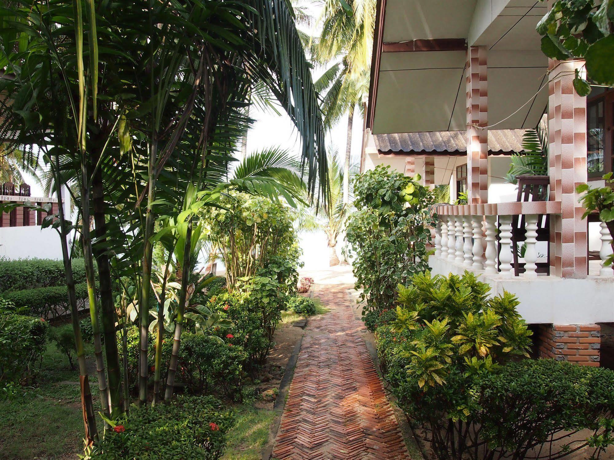 Hotel Palm Point Village