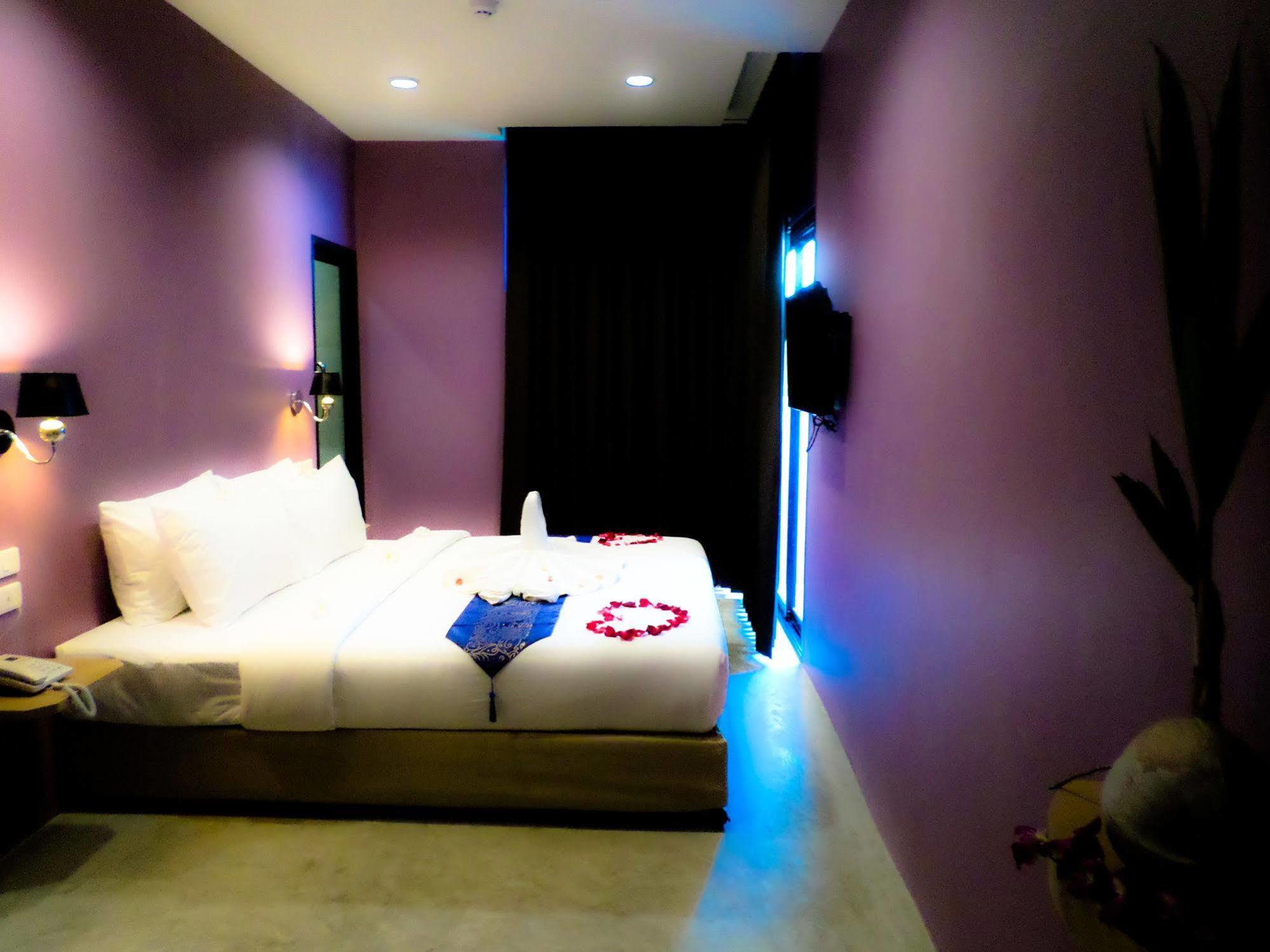 Hotel Behind The Scene Club @ Samui