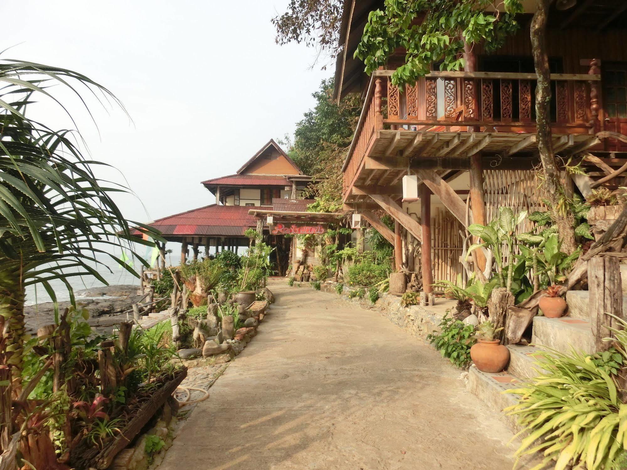 Bamboo Bay Resort 3*