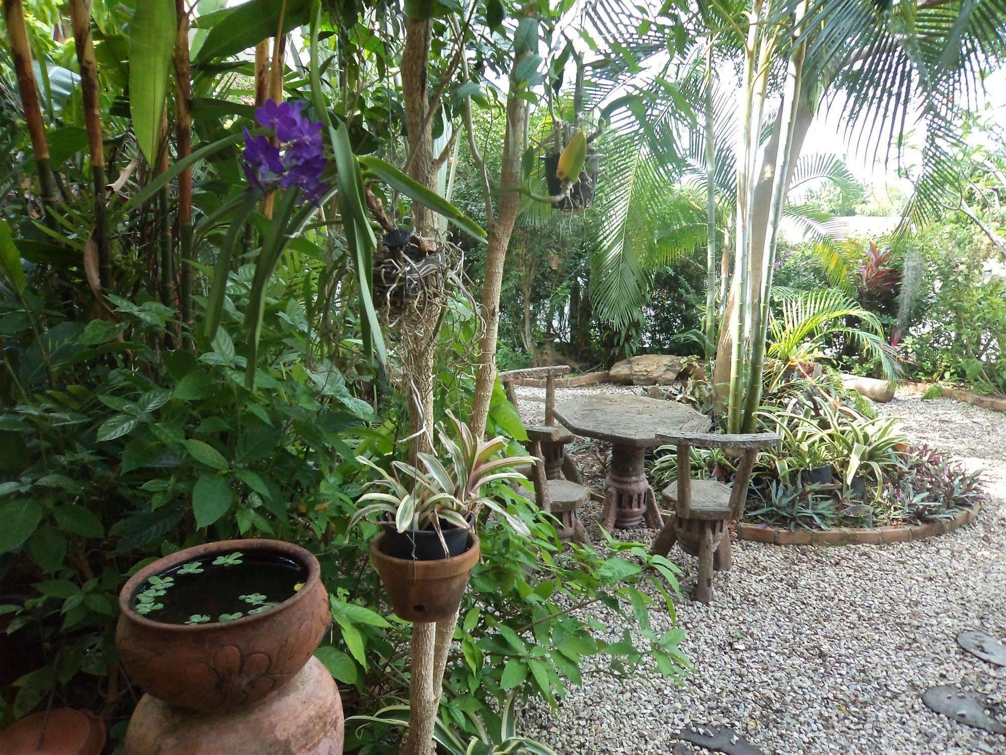 Inn Baan Por Jai *