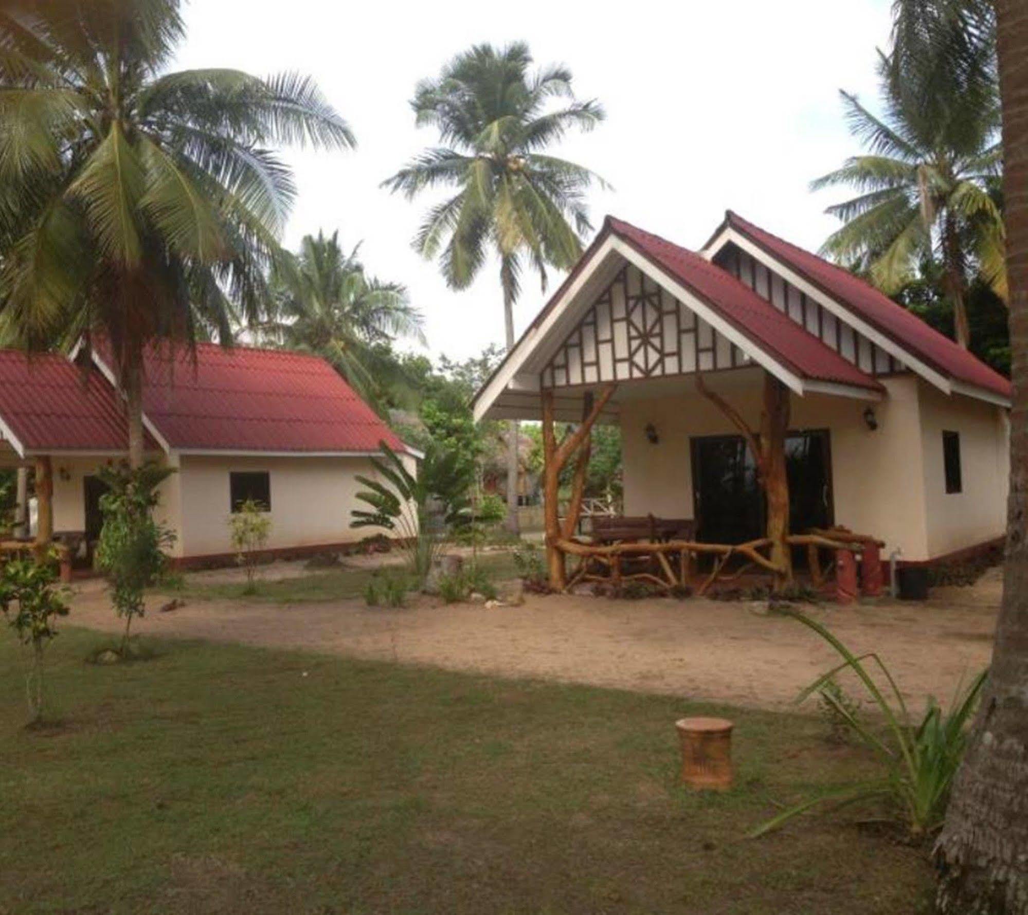 Golden Pearl Beach Koh Jum