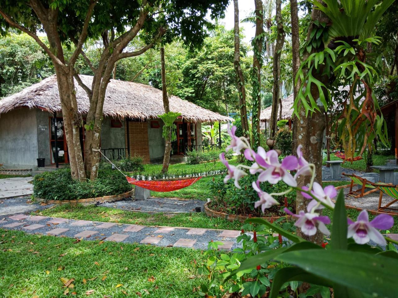 Blanco Lanta 18 To 35 Hostel *