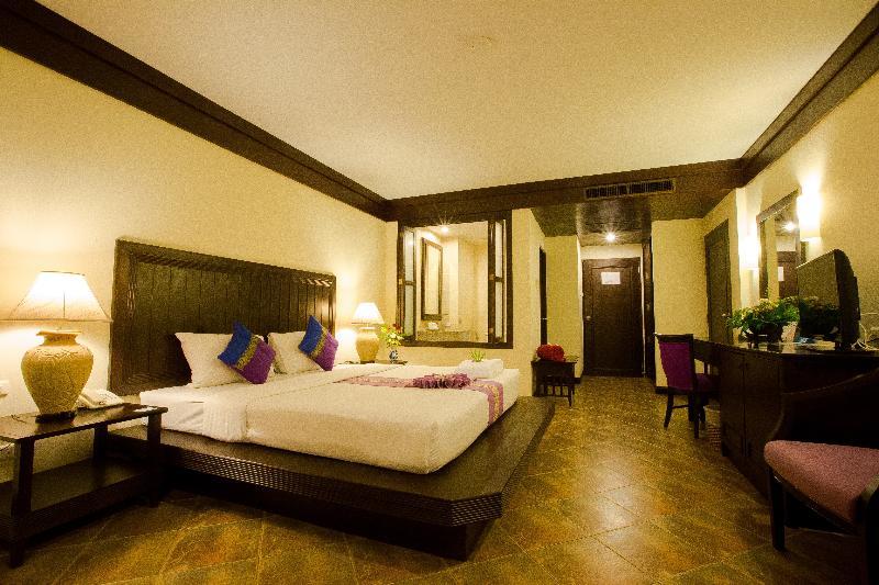 Poolside Sha Extra Resort 3*