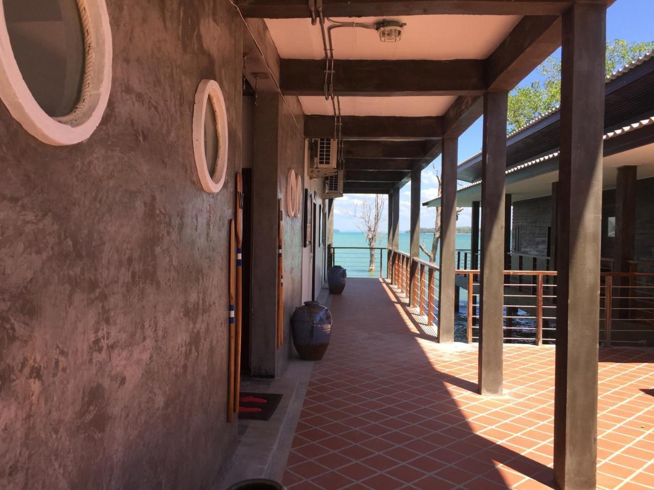 Lanta Harbour Koh Lanta