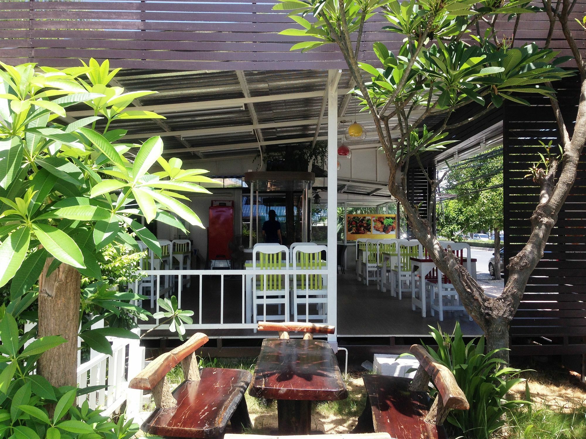 Yanadin Service Bang Saen
