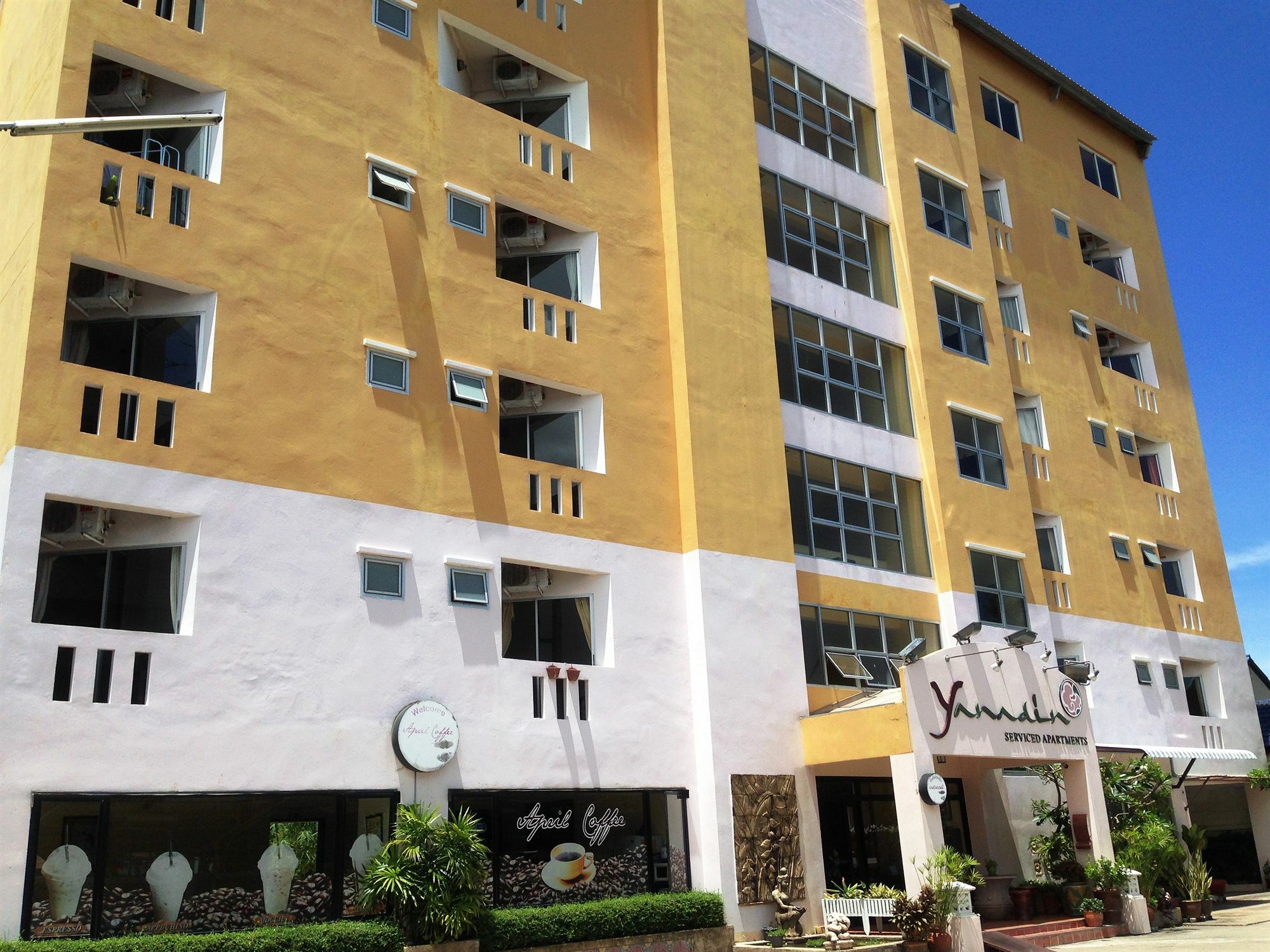Aparthotel Yanadin Service 2*