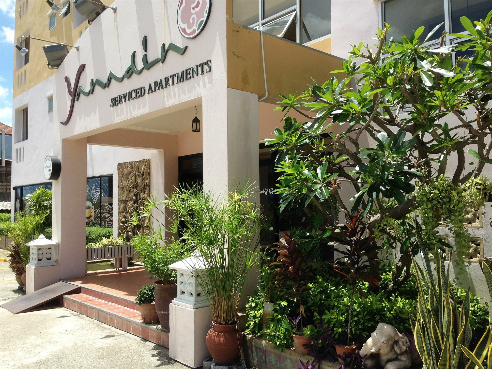 Yanadin Service Aparthotel 2*