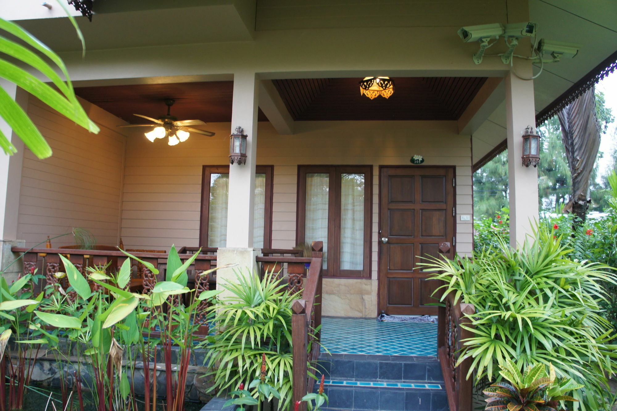 Palm Village Resort 3*