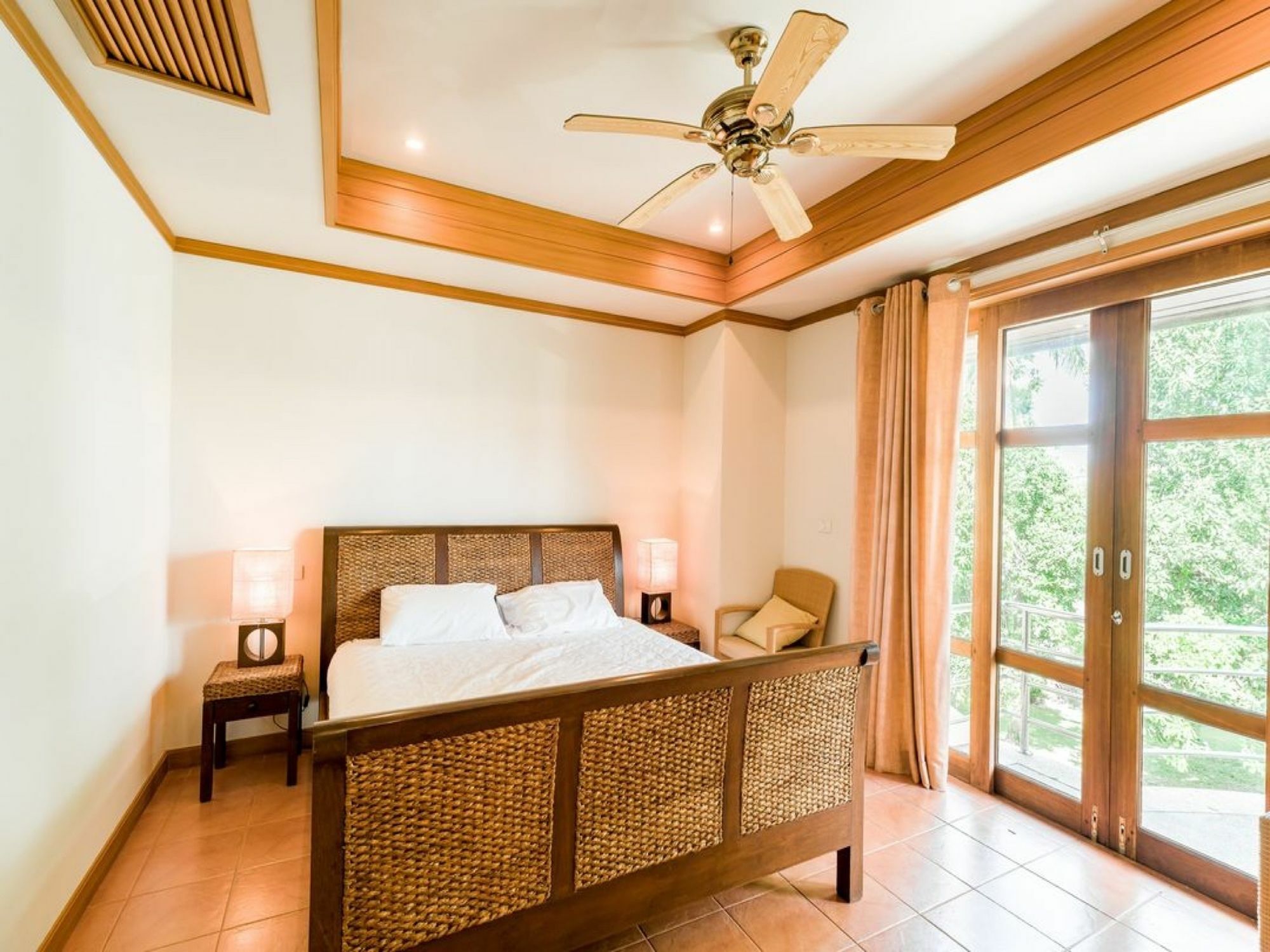 Villa 3 Bedroom On Front Tg12 *