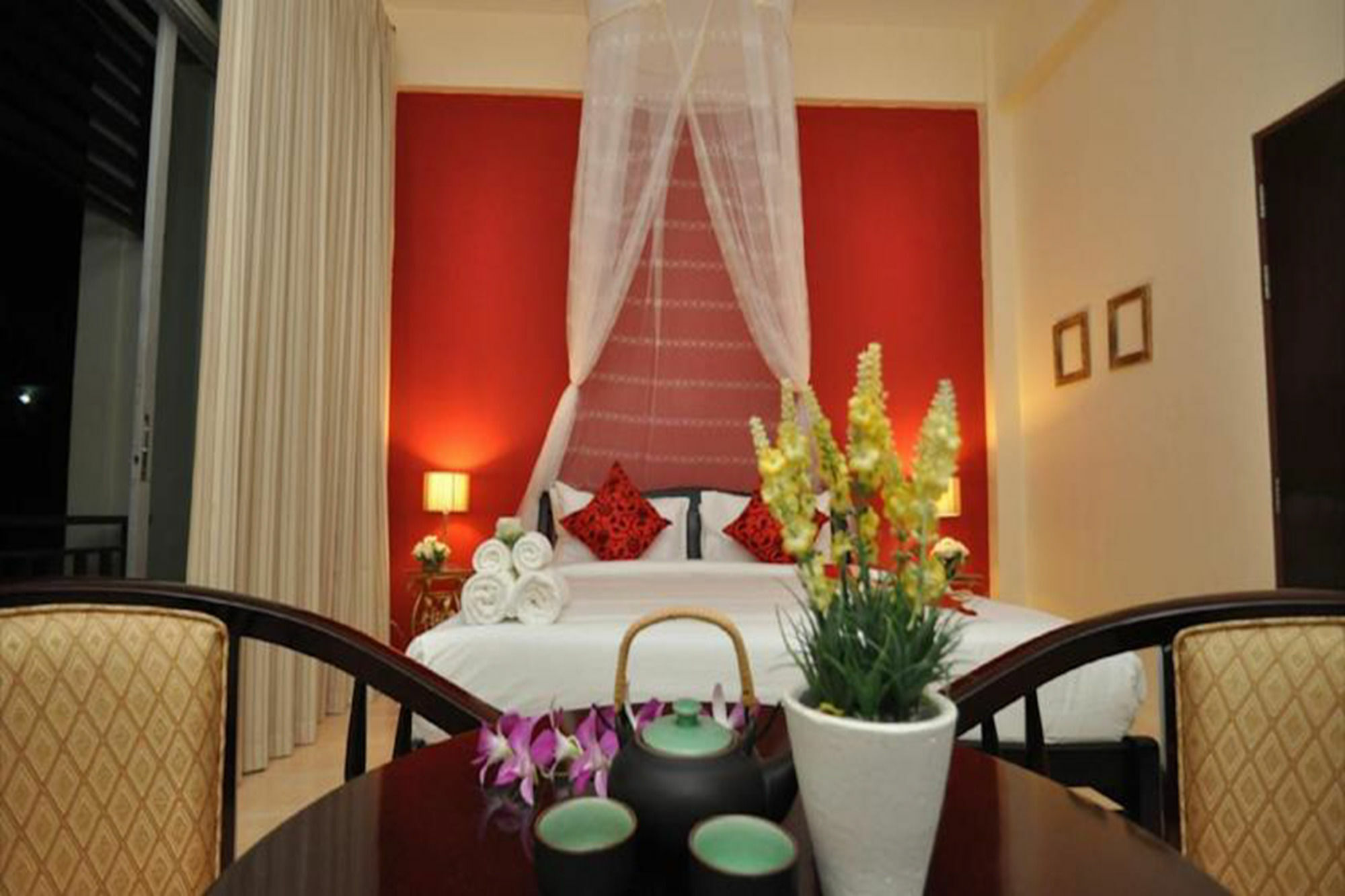 Elcidium Boutique 2*