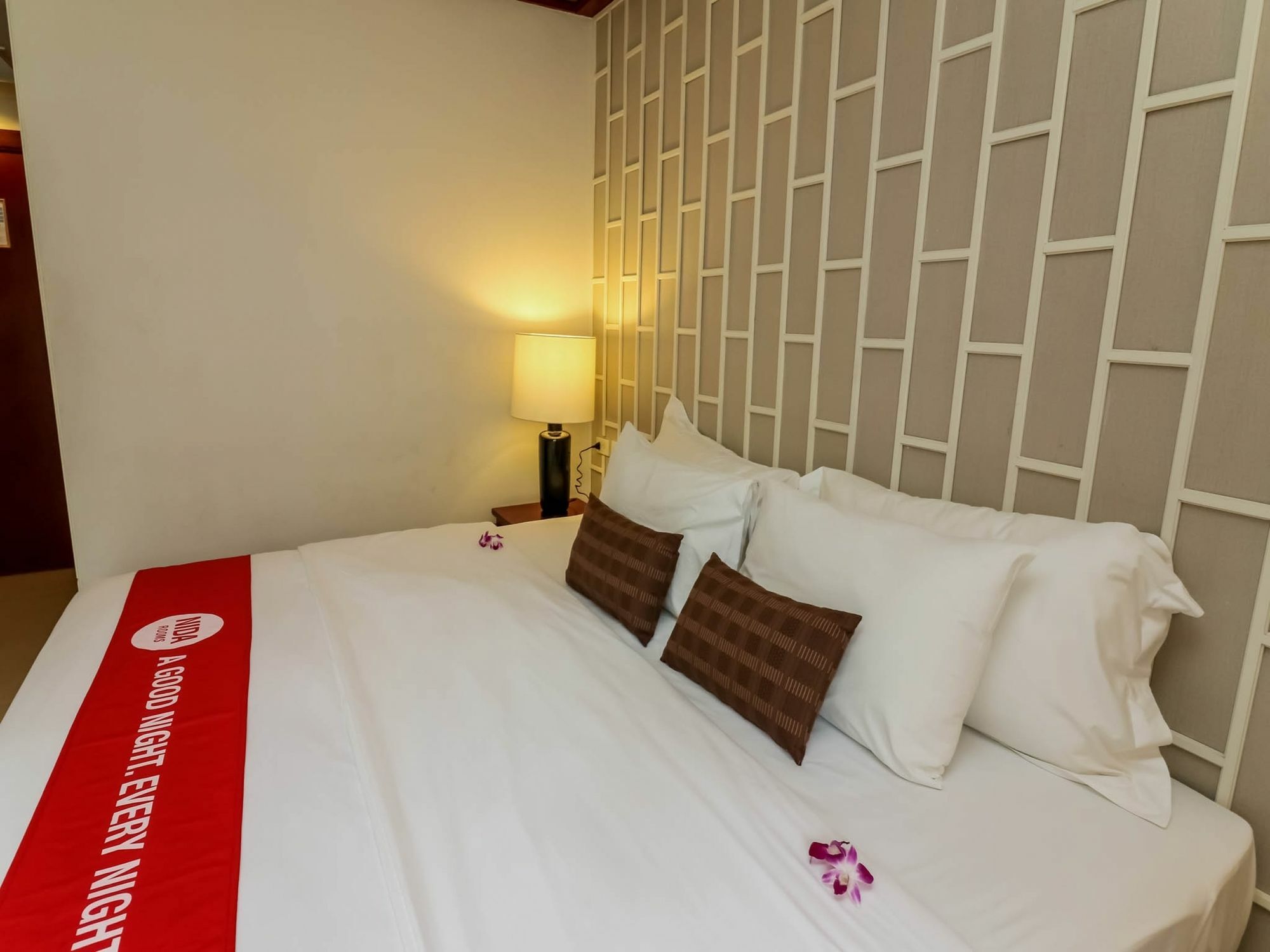 Hotel The Lokal Phuket Patong