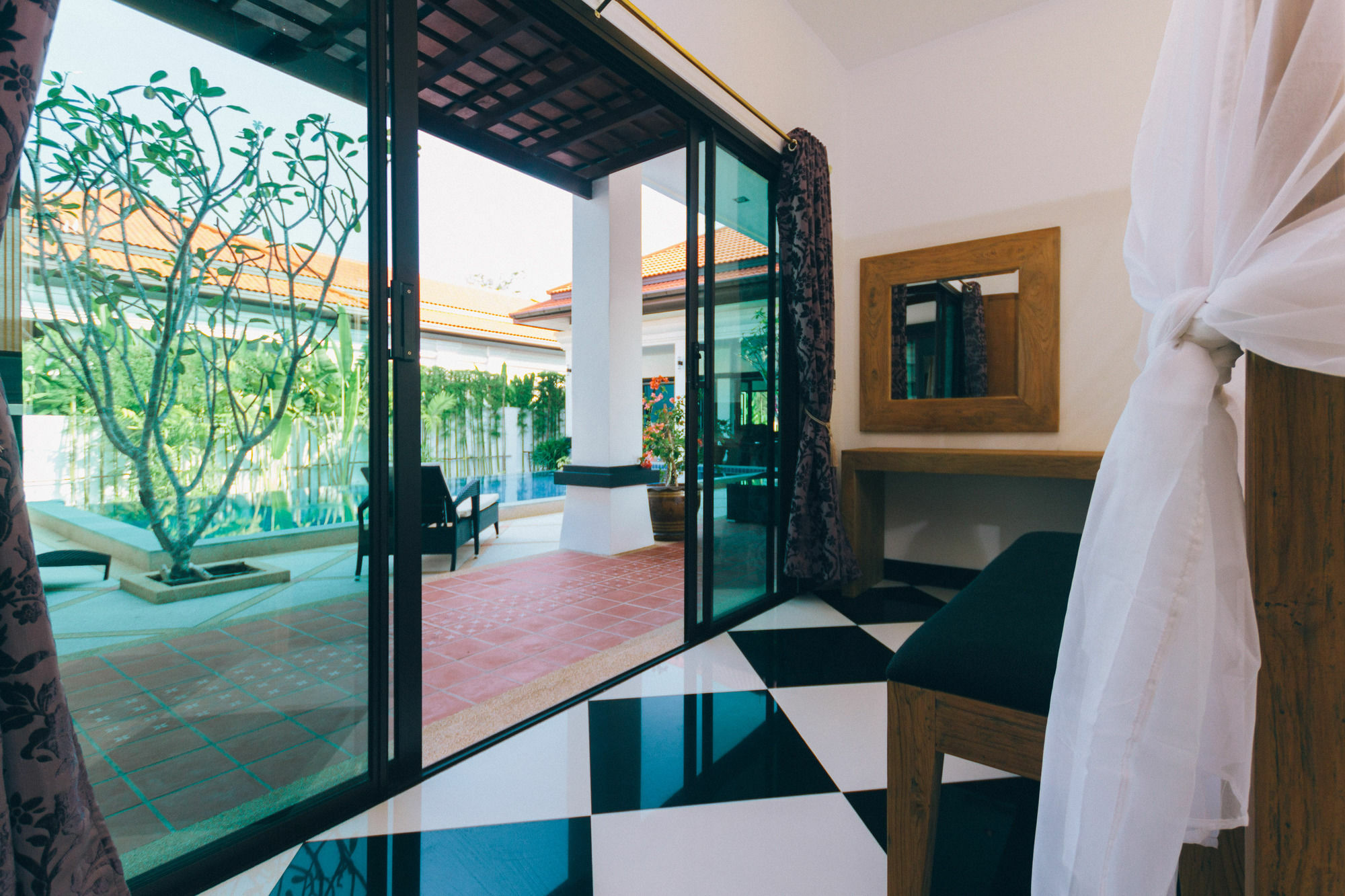 Jewels Phuket Pousada