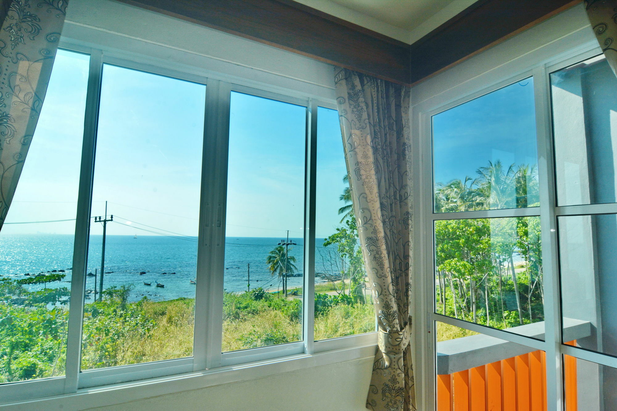 The Sea @ Lanta Hotel