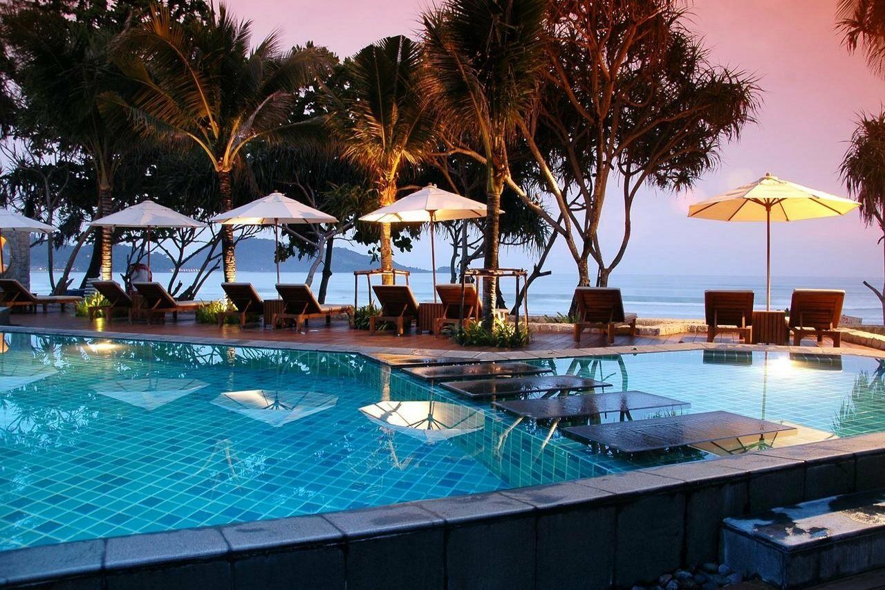 Impiana Beachfront Patong, Phuket Resort 4*