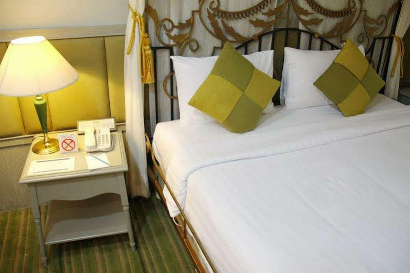 Courtyard By Marriott Town