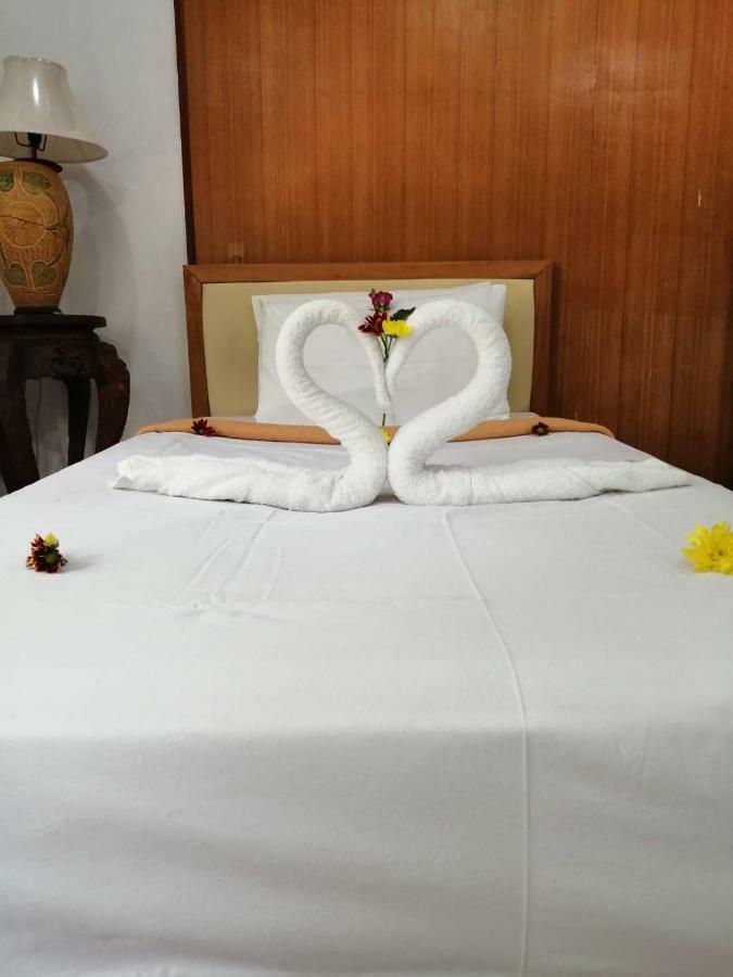 Tony And Restaurant Guest house