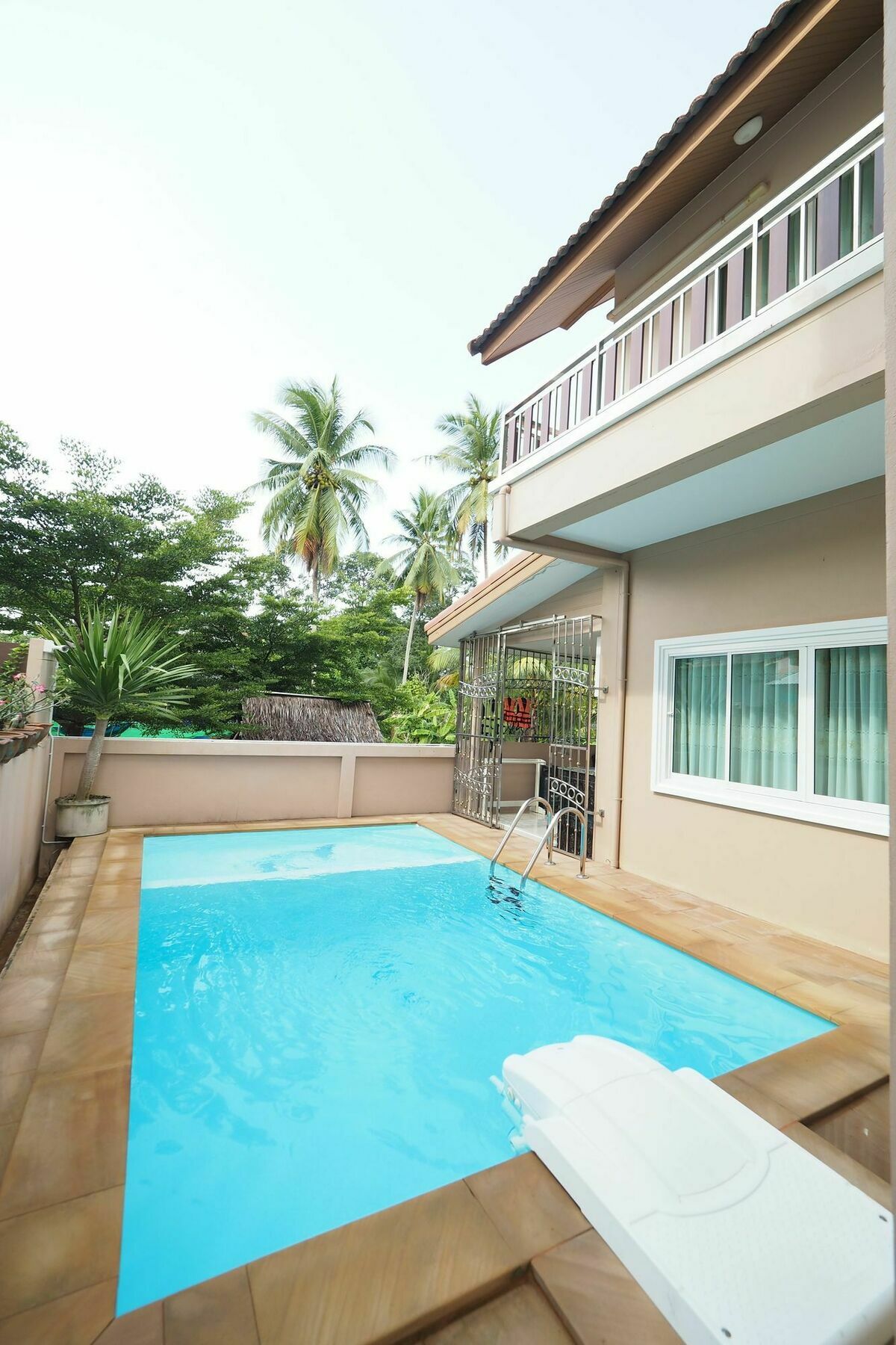 Lana Pool Ban Klong Haeng