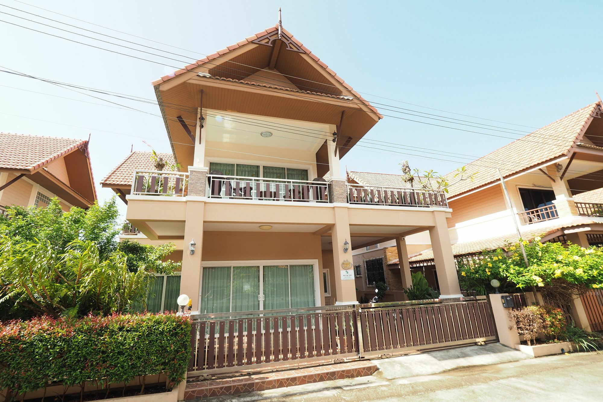 Lana Pool * Ban Klong Haeng