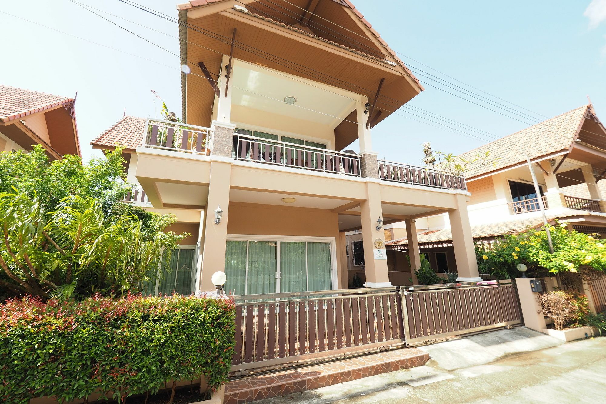 Lana Pool Villa *