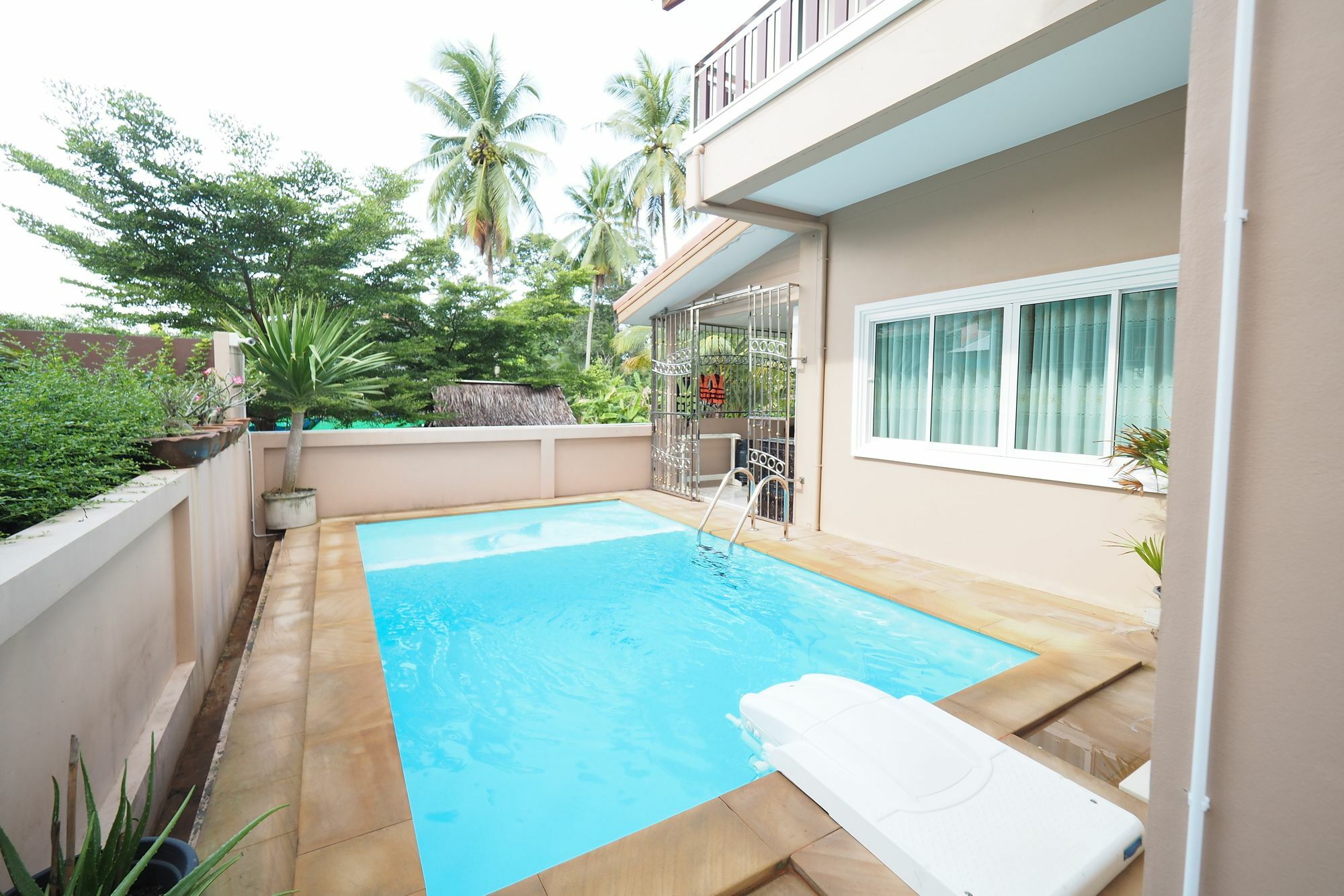 Lana Pool Ban Klong Haeng