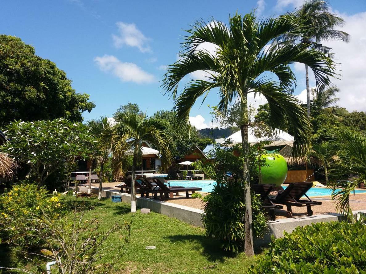 Lanta Sunny House Resort