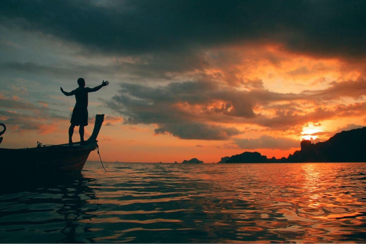 Dawn Of Happiness Ao Nam Mao