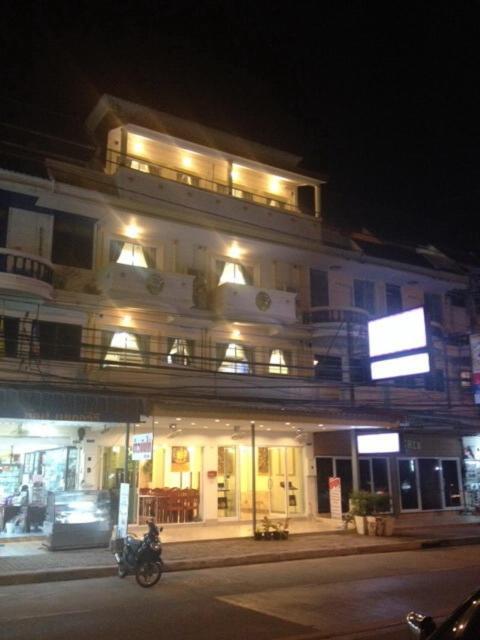 Honey House 3 Hotel 3*