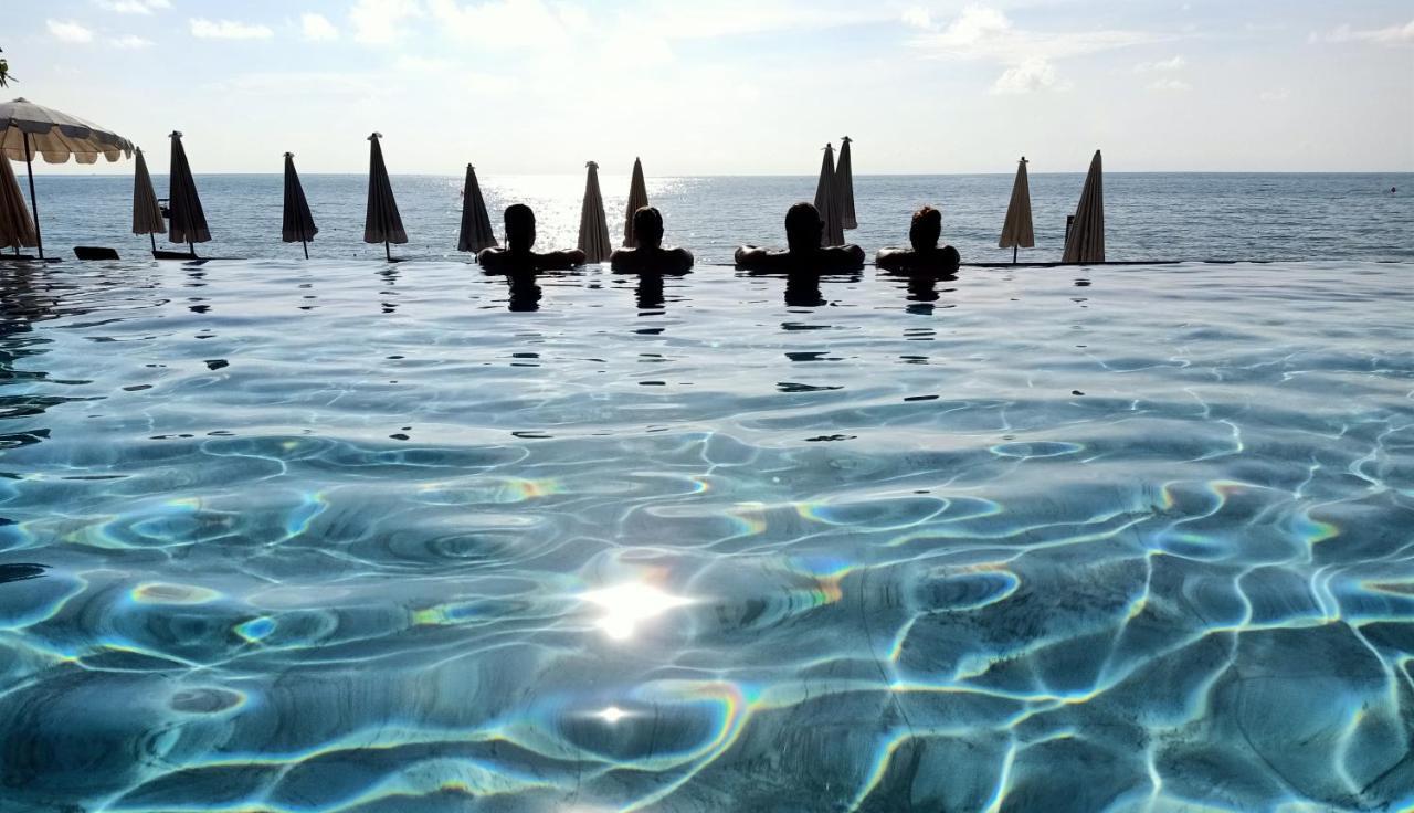 The Hive Resort 3*