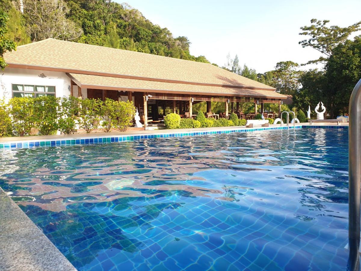 Paradise Resort 3*
