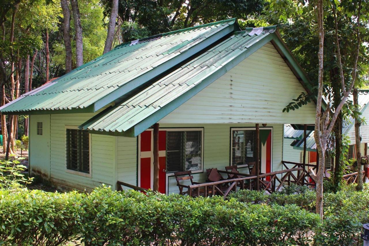 Hostel Chill Out Bar And Tonsai Beach