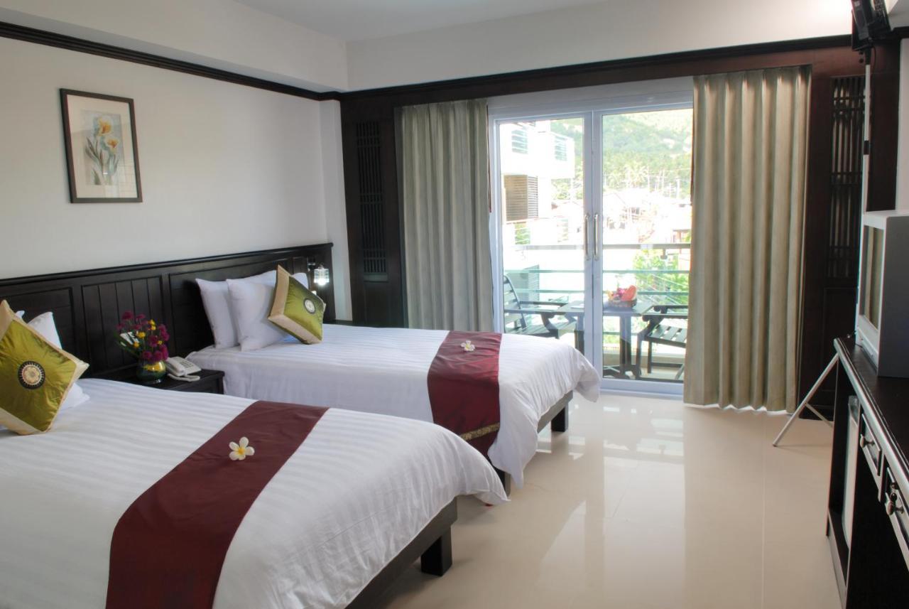 Hotel First 3*
