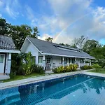 Suksompong Resort