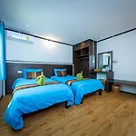 Phi Phi Long Beach Bungalow