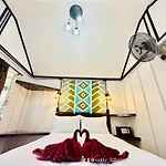 Lanta L.D. Beach Bungalow