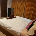 Tonmai Suites