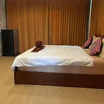 Tonmai Suites