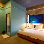 Seabox Khaolak Hostel