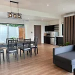 Phi Phi Holiday Resort, Leam Tong Beach