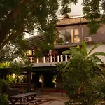 Moov Inn Garden Hostel