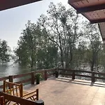 Chomlay Room & Restaurant
