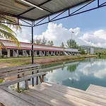 Oyo 433 Iwp Wake Park & Resort Hotel